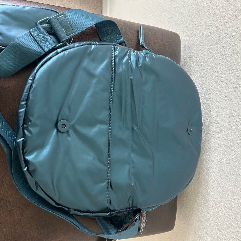 Samantha Brown To-Go Half Moon Travel Sling with Mini Pocket BLUE METALLIC nwt - Picture 5 of 5